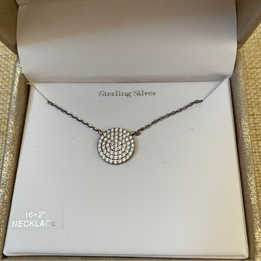 New in box Kanishka New York Sterling Silver Round Pendant Necklace Swarovski